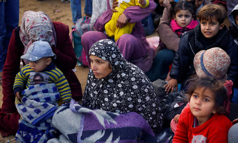 Thousands wait to return to Gaza