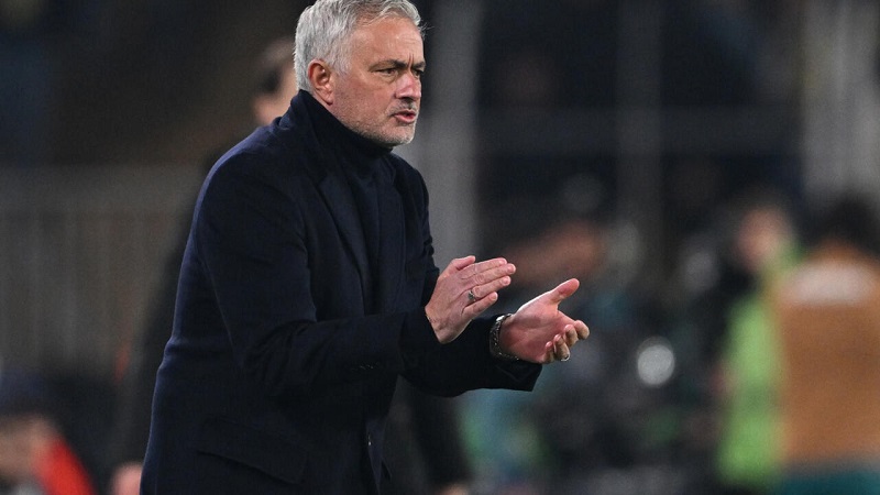 Jose Mourinho's Fenerbahce won 3-0 at home to Anderlecht, while Real Sociedad triumphed 2-1 away to Midtjylland in Europa League play-offs.