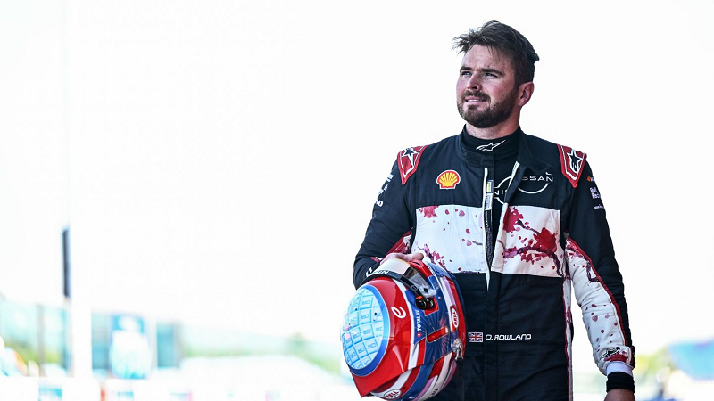 Nissan's Oliver Rowland extended his lead in the electric Formula E championship with a win in the second of two races in Saudi Arabia.