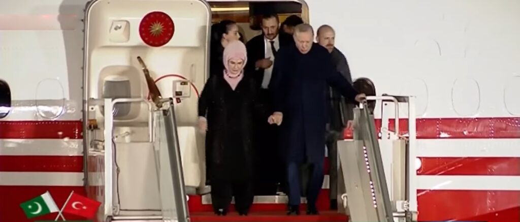 Turkish President Erdogan arrived in Islamabad for an official visit, welcomed by President Zardari, PM Sharif, and other officials.
