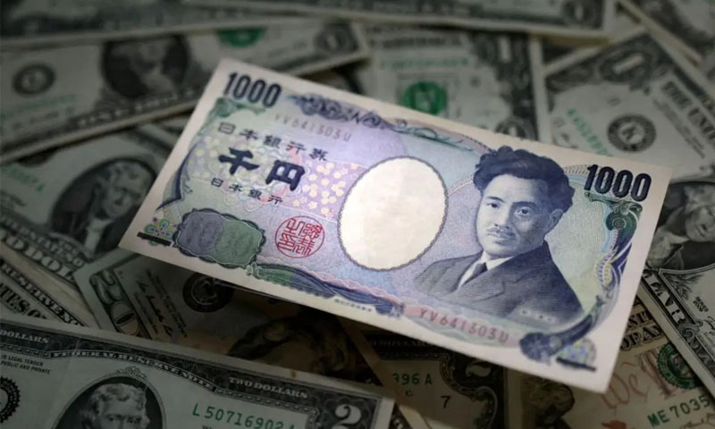 Yen hits 8-week high