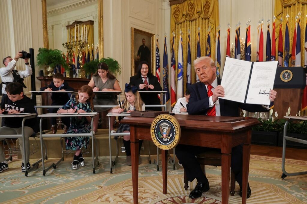 US President Trump signed an executive order Thursday to dismantle the federal Department of Education, flanked by students and educators.