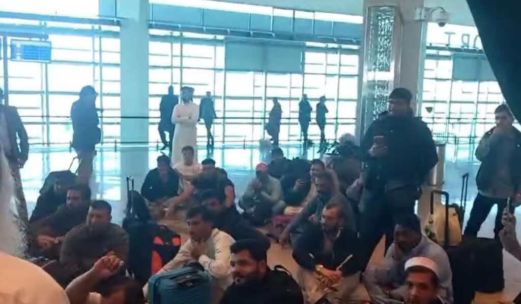 passengers protest at Islamabad airport due to delay in flight