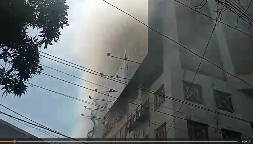 Fire breaks out at kavish crown plaza Karachi