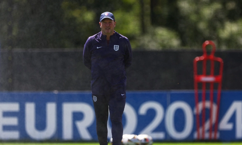 Marinos boss Holland