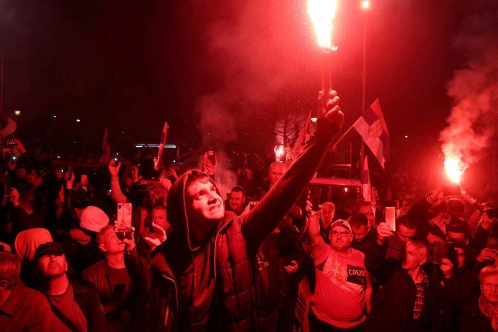 Thousands from towns in Serbia, Kosovo and Bosnia arrived by buses to attend a rally in Belgrade organised in support of President Vucic.