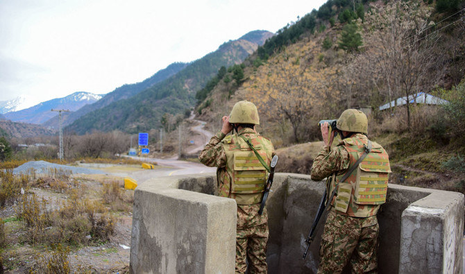 Pakistan and India troops exchange fire at LoC