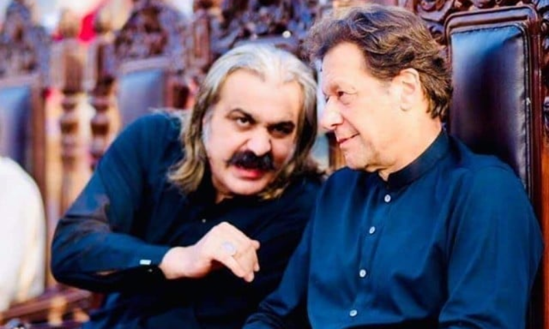 GANDAPUR MEETS IMRAN KHAN