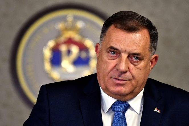Bosnia's state police tried to arrest Serb separatist leader Milorad Dodik, wanted for attacking the constitutional order but were stopped