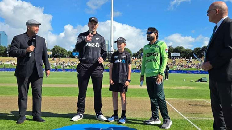 Pakistan won the toss and elected to bowl in the weather-affected third and final one-day international against New Zealand.