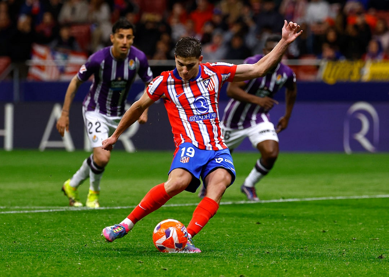 Atletico Madrid's Julian Alvarez netted two penalties as they rallied to beat bottom side Real Valladolid 4-2 at a rainy Metropolitano.
