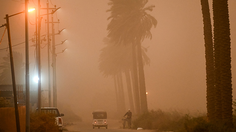 A sandstorm in central and southern Iraq sent more than 1,800 people to hospitals with respiratory problems on Monday, health officials said.
