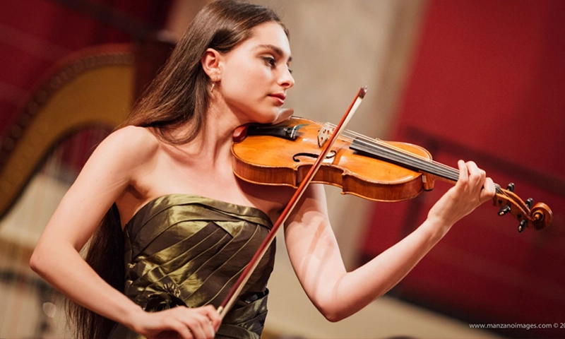 Violinist Esther Abrami