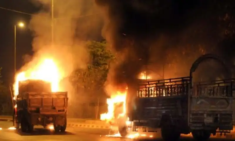 karachi riots, arson, dumper