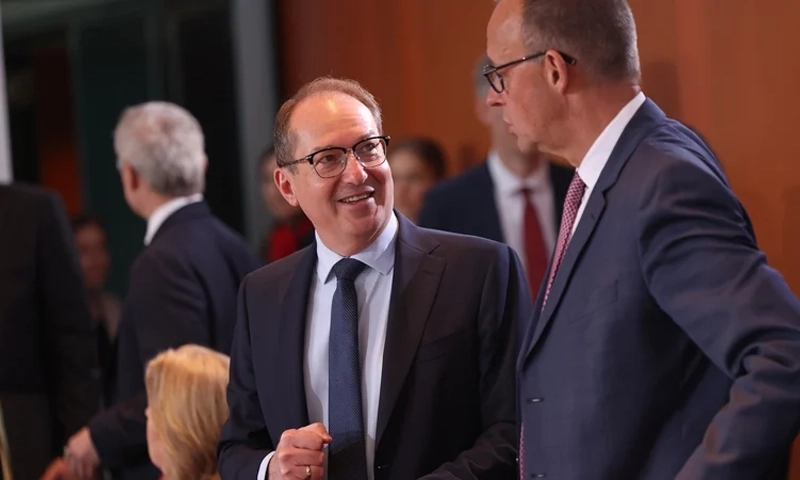 Germany to restrict family reunifications, toughen citizenship rules