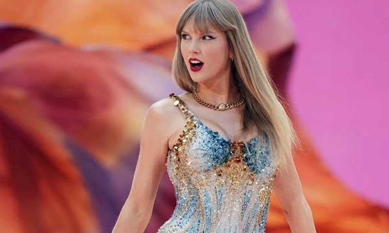 Taylor Swift buys back rights to her old music