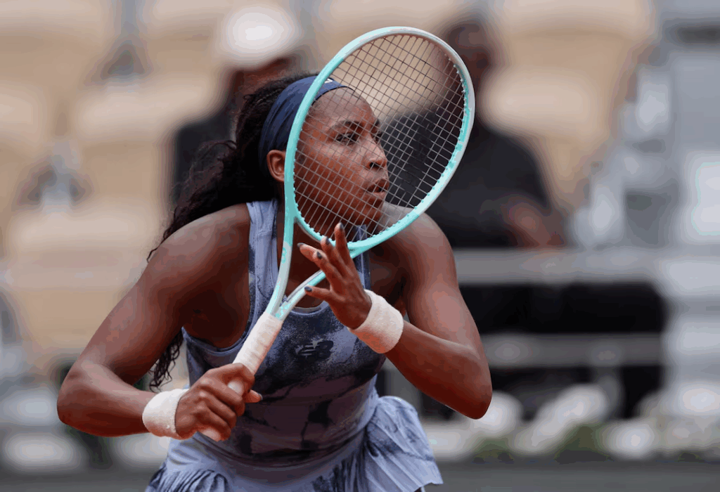 Coco Gauff forgot to take her rackets to the court but reminded her rivals of her French Open title ambitions with a first-round win.