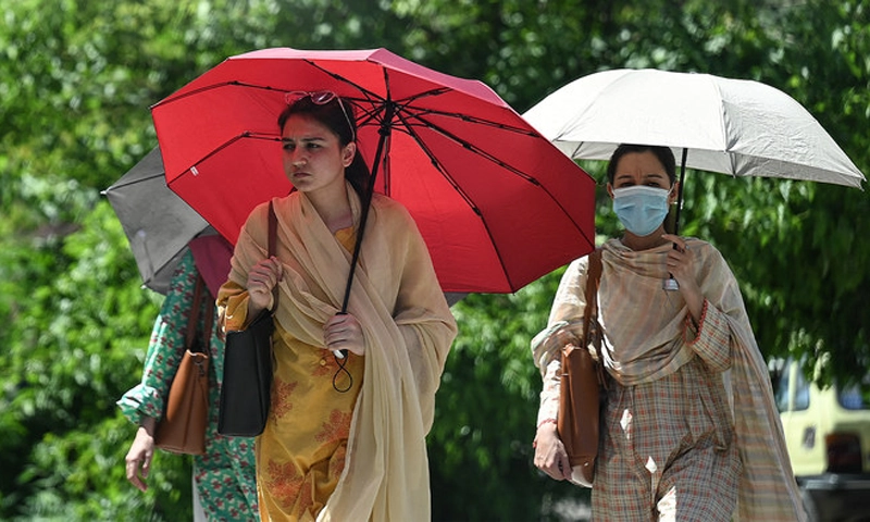 Pindi, Islamabad greet wind and rain after Eid greetings in scorching sun