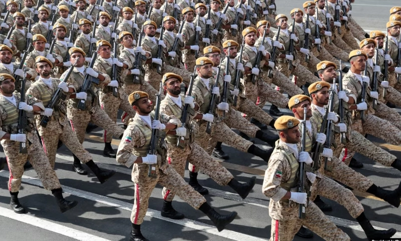 Iran arrests 'European spy', Israel expects prolonged war