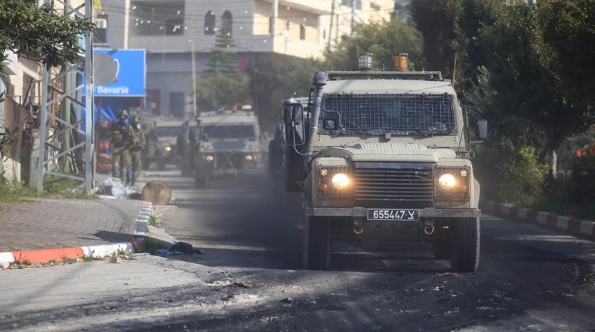Israeli forces storm Nablus