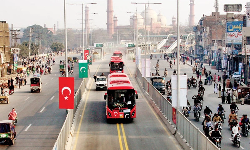 Lahore Metro Bus to go solar in a major uplift