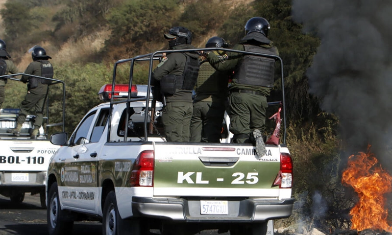 Bolivian policeman killed