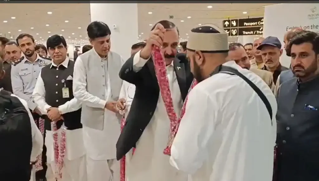first hajj flight lands in Islamabad