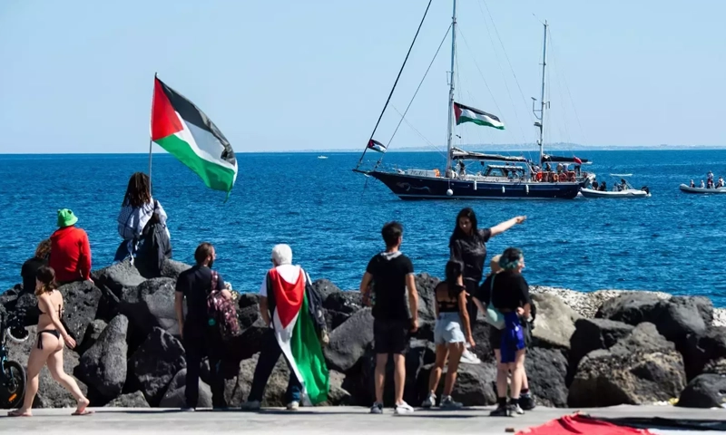 Israel blocks Gaza-bound aid boat