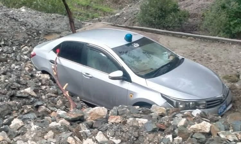 Five killed, 15 missing as flash flood hits Babusar-Thak Road