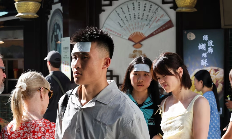 Record heat in China strains power grid, stirs health fears