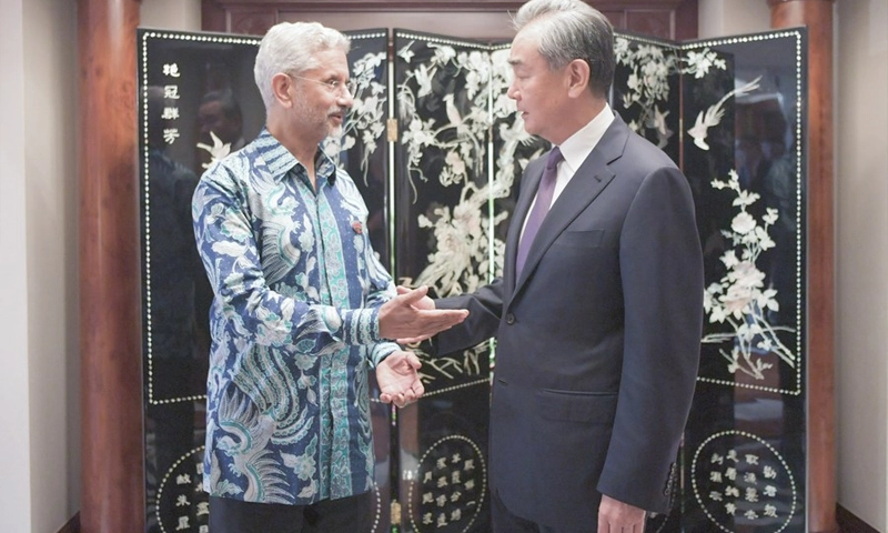 China, India should work towards 'win-win' cooperation: Wang Yi