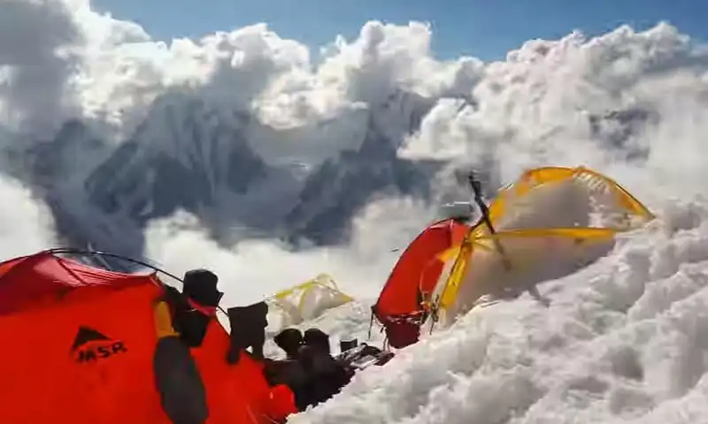 polish climber Lukasz Supergan's tent at 7,000 m on broad peak