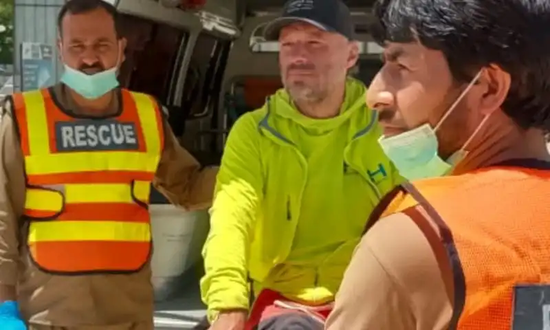 Injured Polish climber Waldemar Kowalewski being airlifted to Skardu hospital