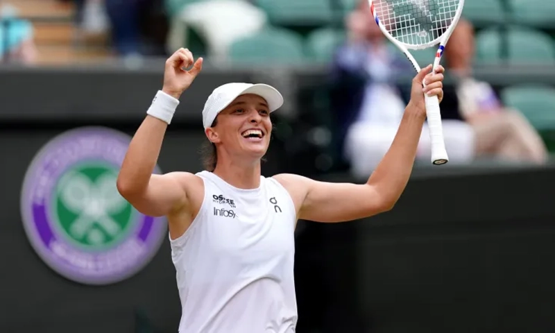 Swiatek gets 'goosebumps' after reaching first Wimbledon semi-final