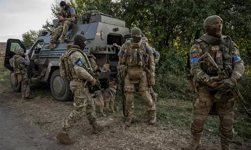 US should share 'burden' of arming Ukraine: EU