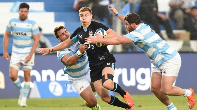 England scrum-half Jack van Poortvliet scored a late try as they edged Argentina 22-17 in San Juan to claim the two-Test series 2-0.