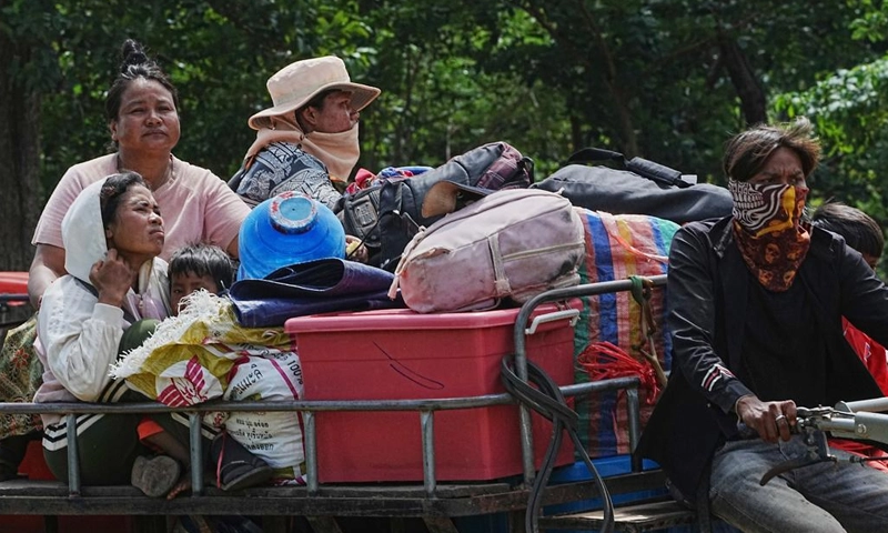 Thais and Cambodians call for peace