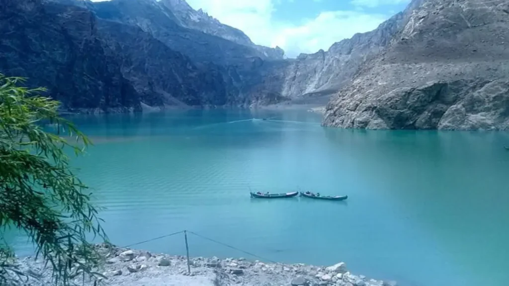 Hotel construction ban near lakes in Pakistan