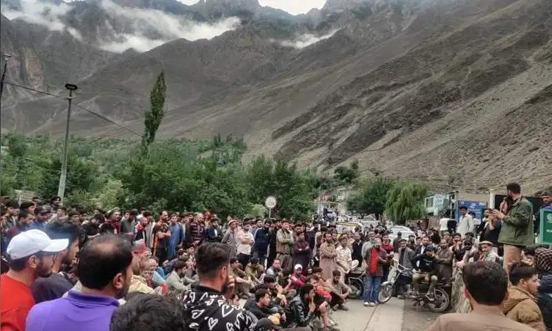 locals have blocked KKH to protest sedition case against sarfraz nagri