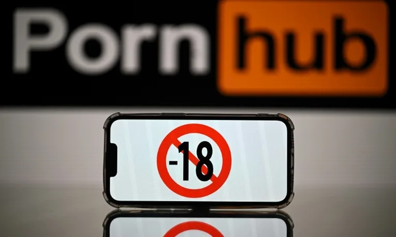 UK probes 34 porn sites