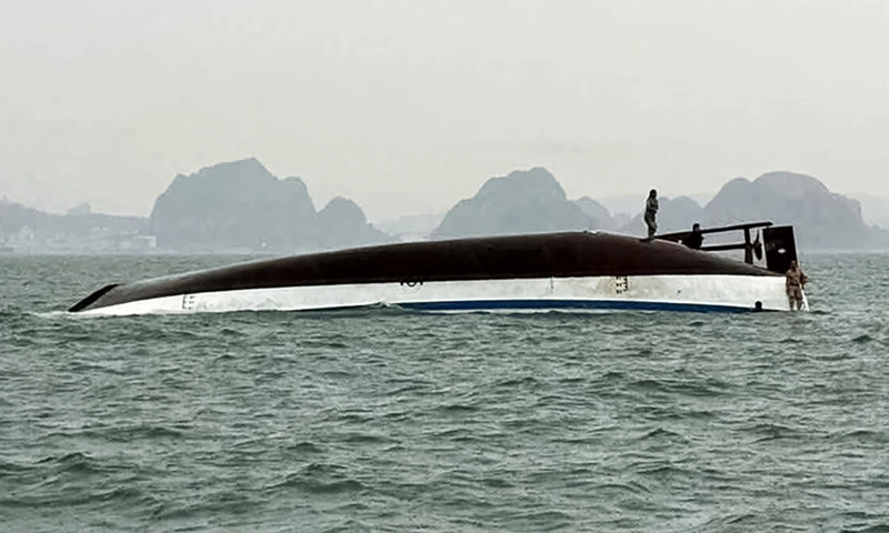 18 dead, dozens missing as Ha Long Bay tourist boat capsizes