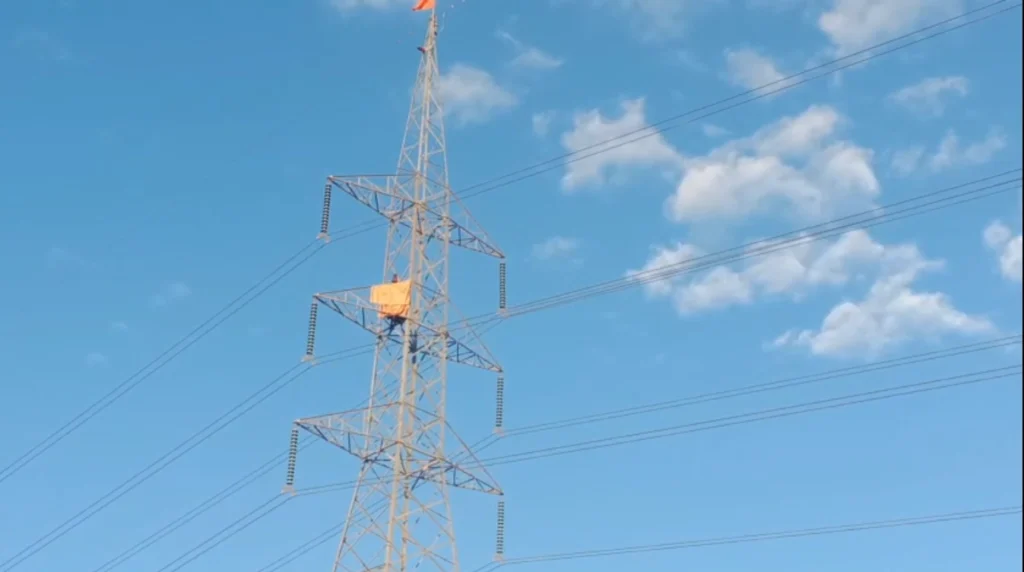 A local man turned the streets of Club Road into his personal stage when he climbed a high-voltage electricity pole, shouting slogans and enjoying an unexpected moment in the limelight.