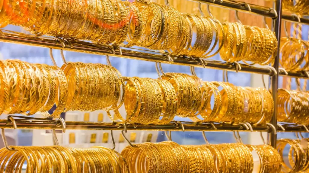 Gold price in international and local market