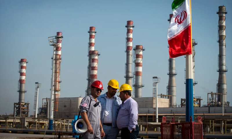 European powers move to reimpose UN sanctions on Iran