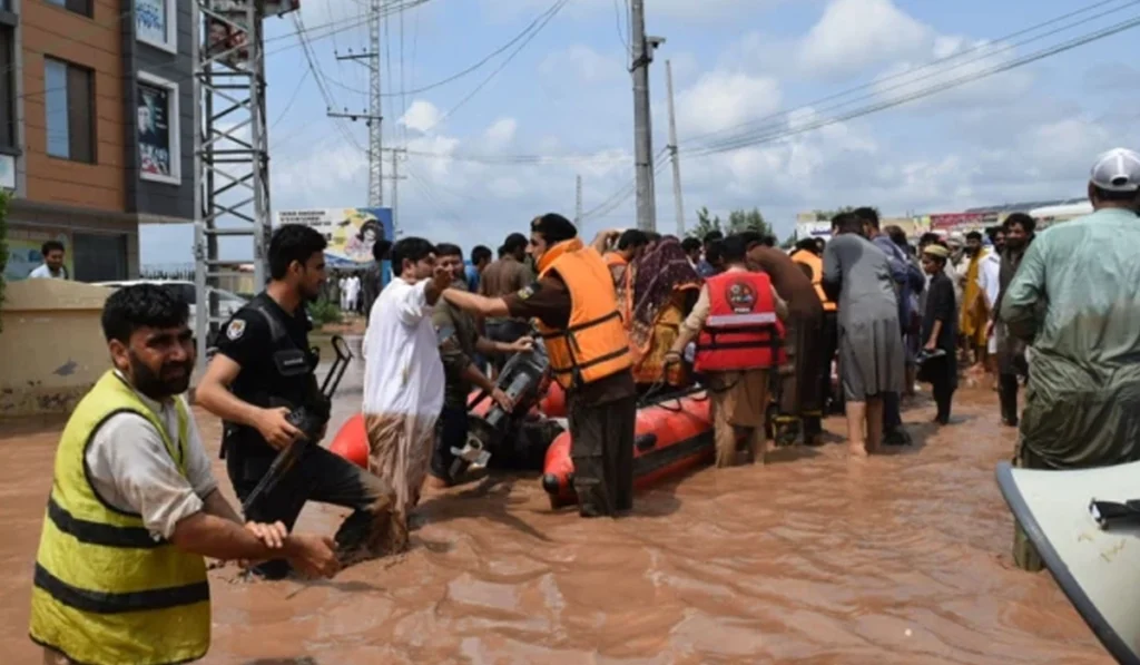 Heavy rains trigger flooding in Peshawar