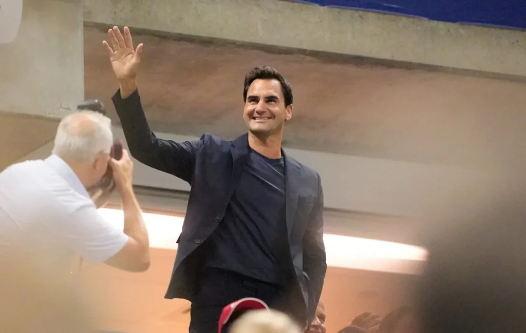 Roger Federer will make his much-anticipated return to the court this autumn in front of a live crowd at the Rolex Shanghai Masters.