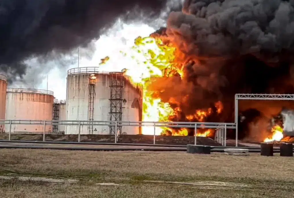 Russian oil depot fire