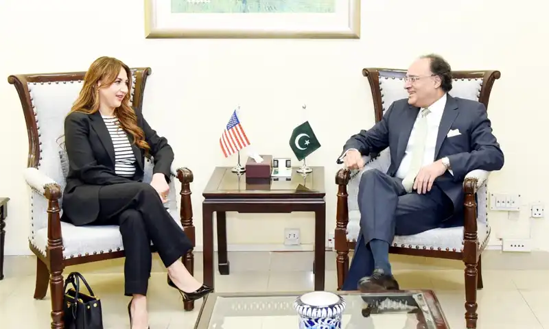 Natalie Baker and Aurengzeb discuss trade and investment opportunities