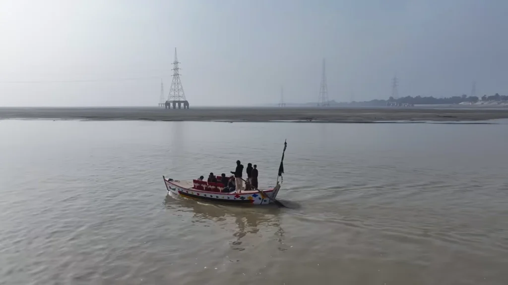 Water levels at the Guddu Barrage on the Indus river near Kashmore rose sharply, raising fears of flooding in nearby areas.