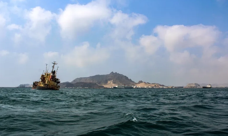 Migrant boat sinks off Yemen, 76 dead and dozens missing